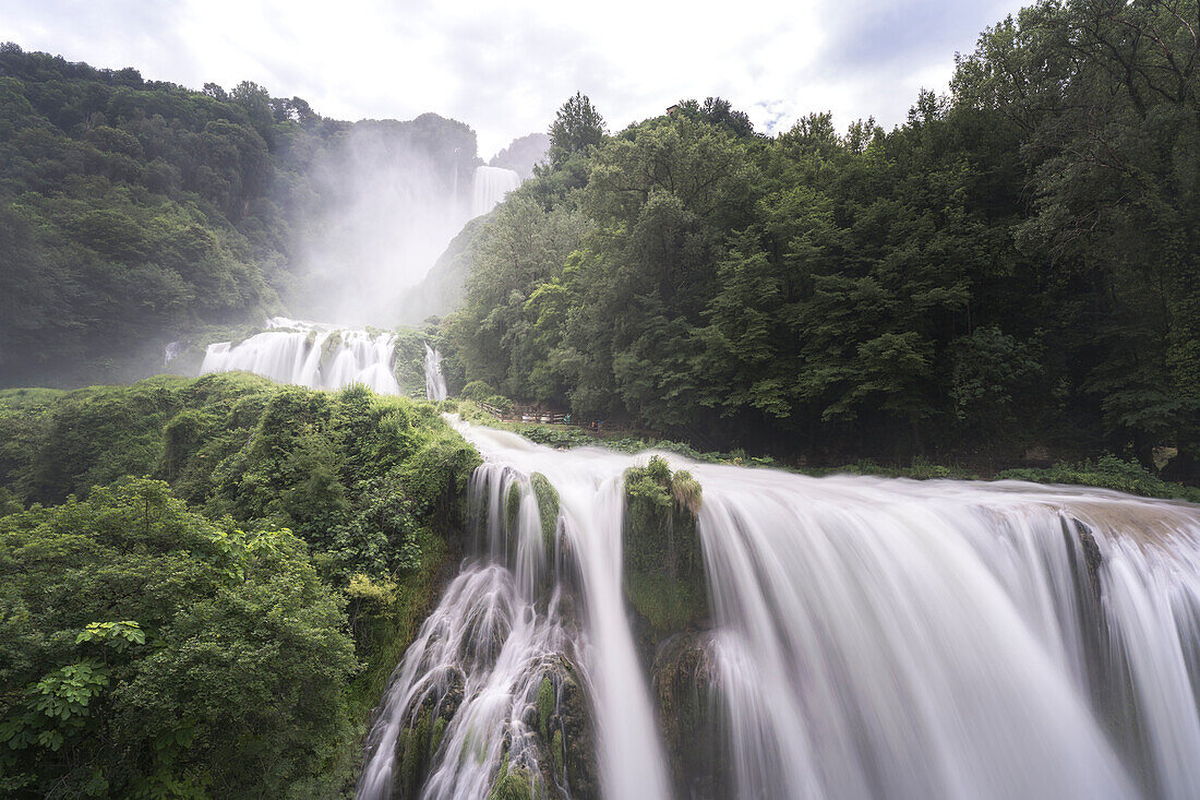 Marmore-Wasserfälle (Cascate delle Marmore), Terni, Umbrien, Italien, Europa