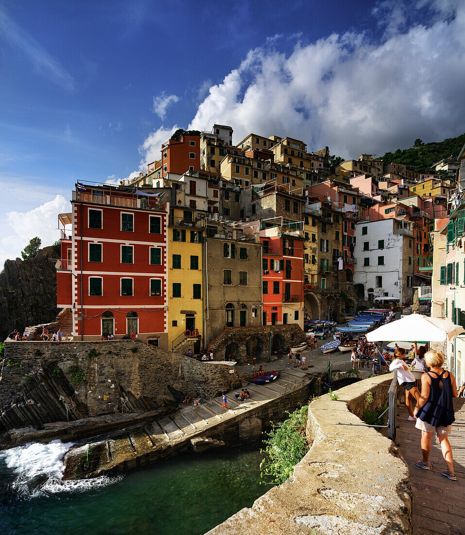 Rio Maggiore old fishing port with tourists, Rio Maggiore,, La Spezia, Cinque Terre, Italy, Europe, South Europe