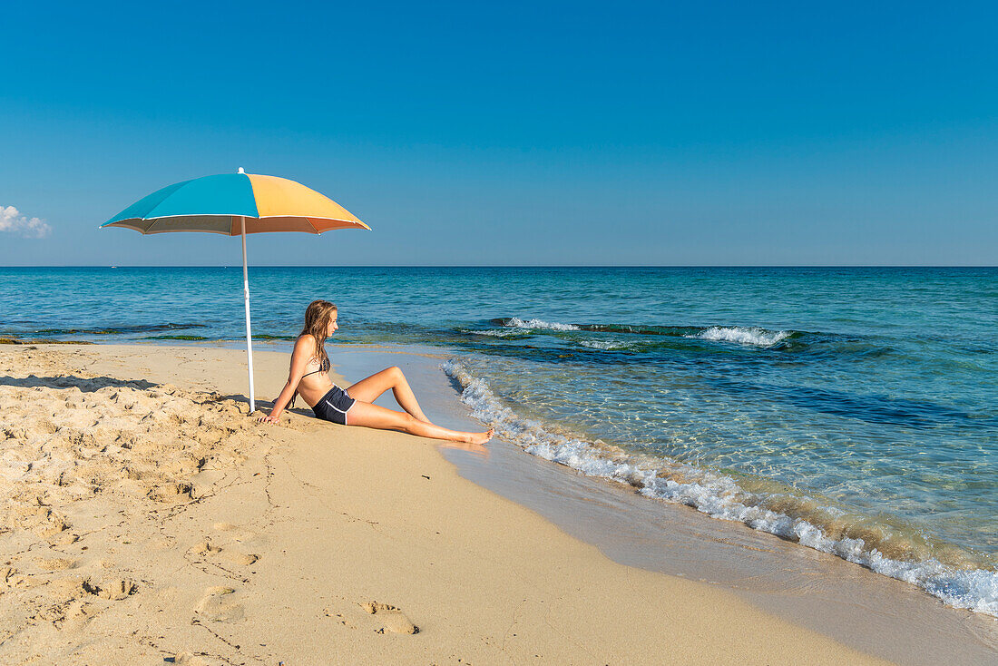 Manduria, San Pietro in Bevagna, Salento, Apulien, Italien. Der Strand von Chidro