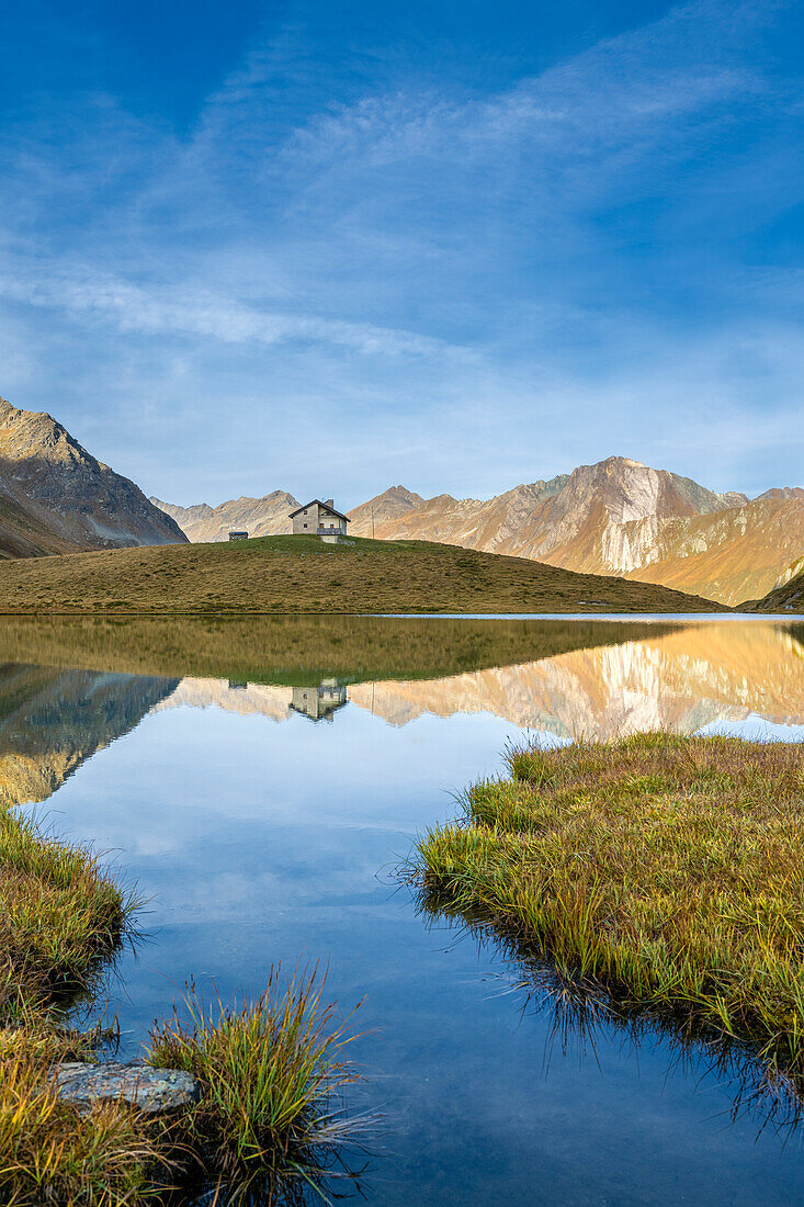 Riva di Tures, Campo Tures, province of Bolzano, South Tyrol, Italy, Europe. The Lake Klamml with the abandoned border guard hut. In the background the Croda Bianca