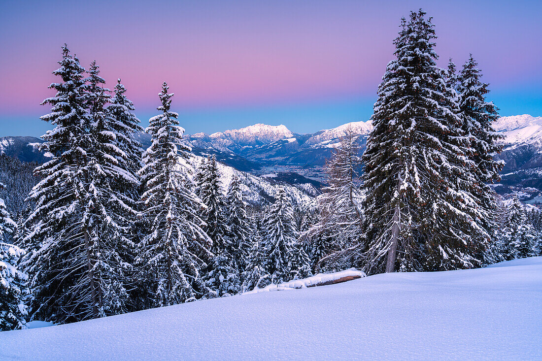 Sonnenaufgang in Presolana, Monte Pora, Orobie-Alpen in der Provinz Bergamo, Lombardei, Italien, Europa.