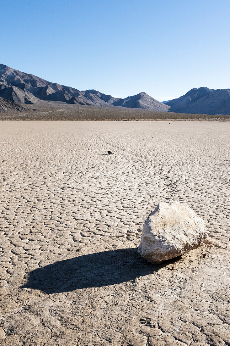 Die geheimnisvollen Segelsteine von Racetrack Playa im DEath Valley National Park, Kalifornien, USA