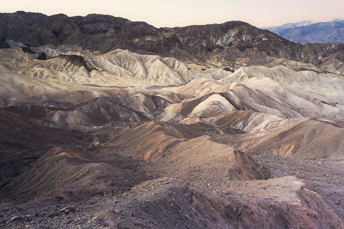 Morgenlicht am Zabriskie Point; Nordamerika, USA, Kalifornien, Death Valley National Park