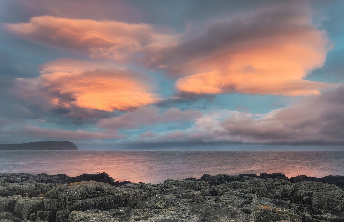 Sonnenuntergang auf der Isle of Skye, Schottland, Isle of Skye, Innere Hebriden, Schottland, Europa