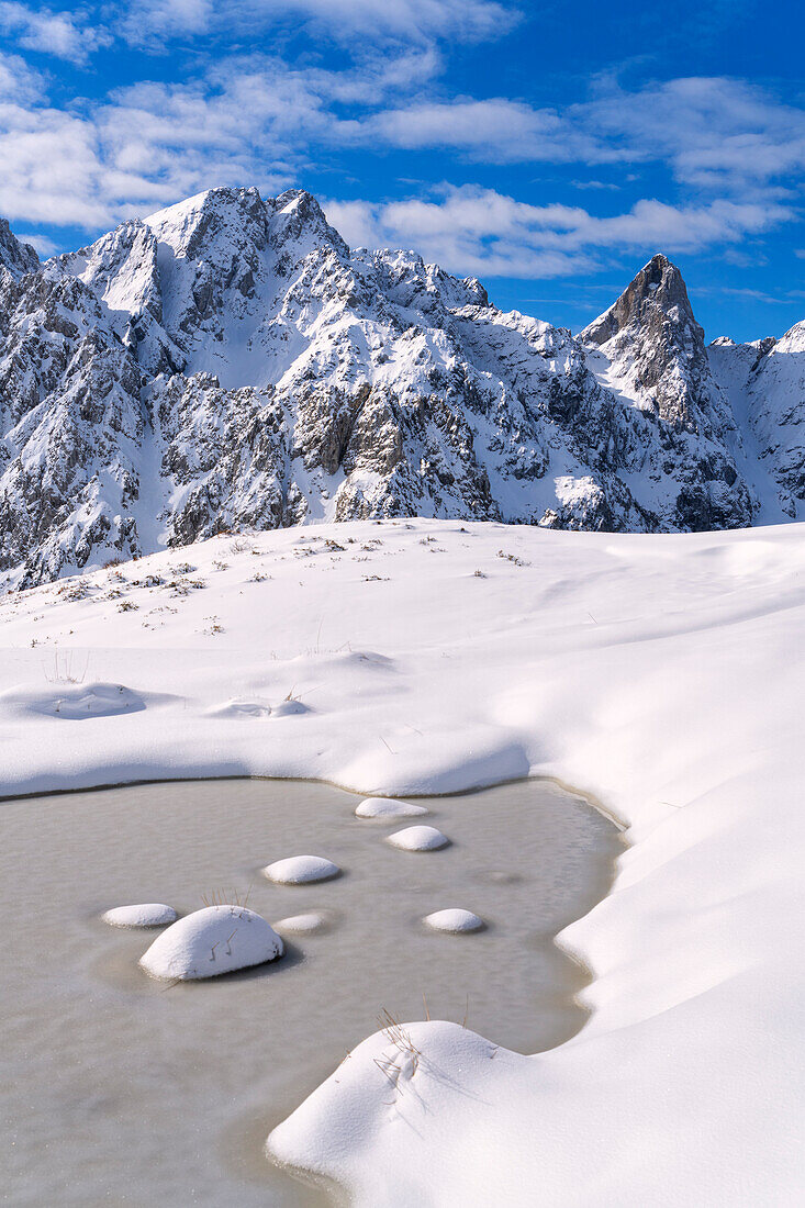 Wintersaison in den Orobie-Alpen in Schilpario, Provinz Bergamo in der Lombardei, Italien, Europa.