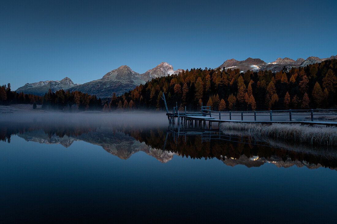 Blaue Stunde am Lej da Staz, St. Moritz, Engadin, Schweiz