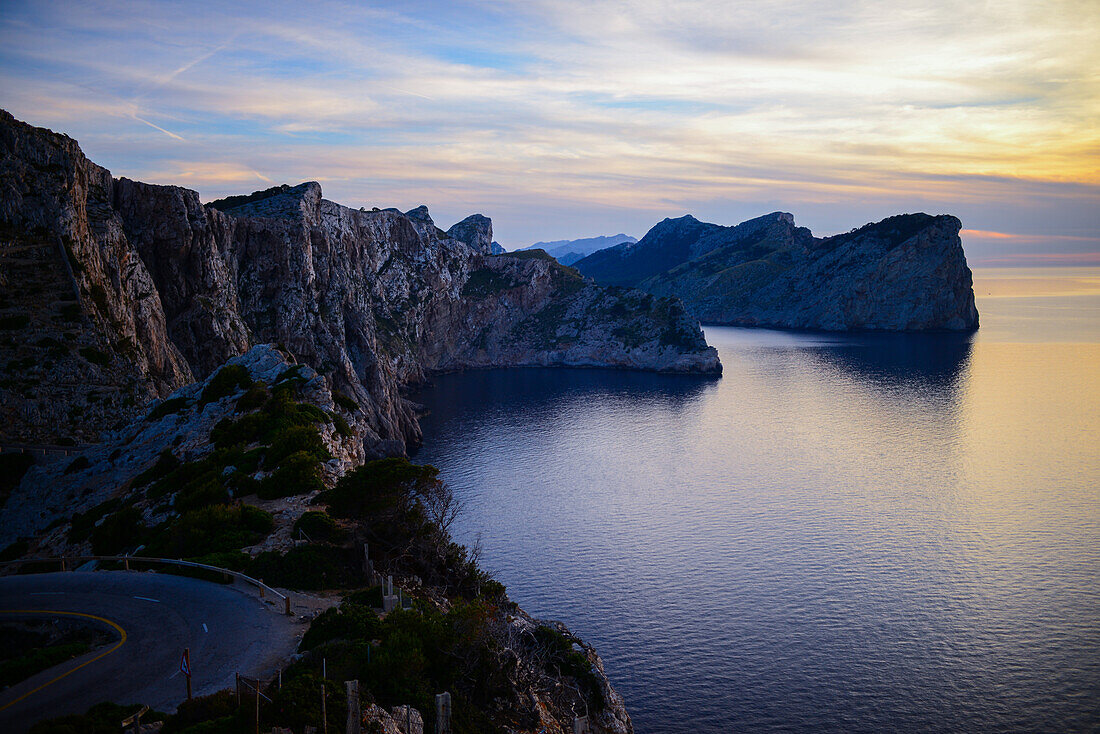 Sonnenuntergang vom Leuchtturm Cap de Formentor, Mallorca, Spanien