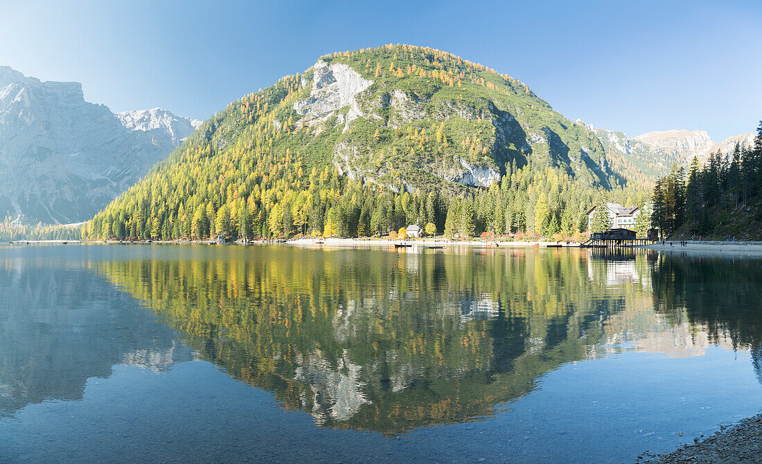 Pragser Wildsee im Pragser Tal, Provinz Bozen, Region Trentino-Südtirol, Italien