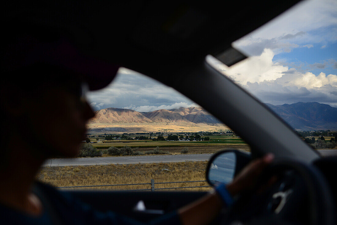 Blick auf die Landschaft aus dem Auto heraus, Yellowstone, USA