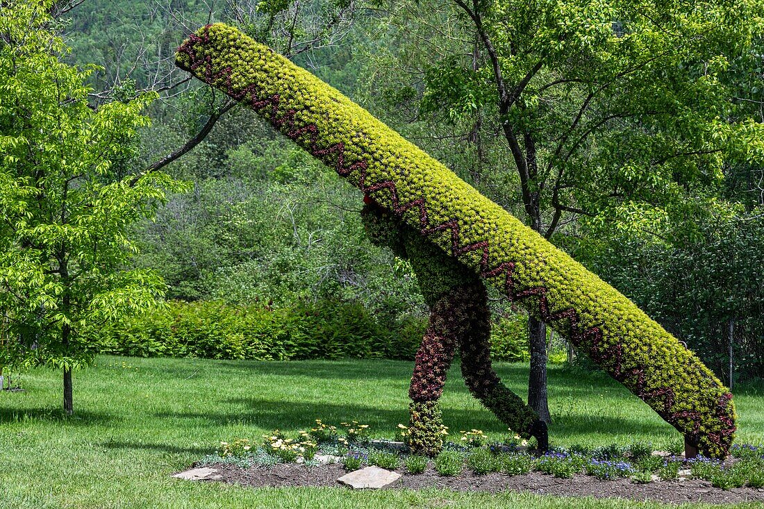 Pflanzenskulptur eines Mi'kmaq-Indianers und seines Kanus, Mosaikbau, botanischer Garten, Edmundston, New Brunswick, Kanada, Nordamerika