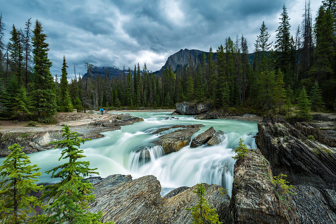 Wasserfälle bei Natural Bridge, Yoho National Park, Field, British Columbia, Kanada