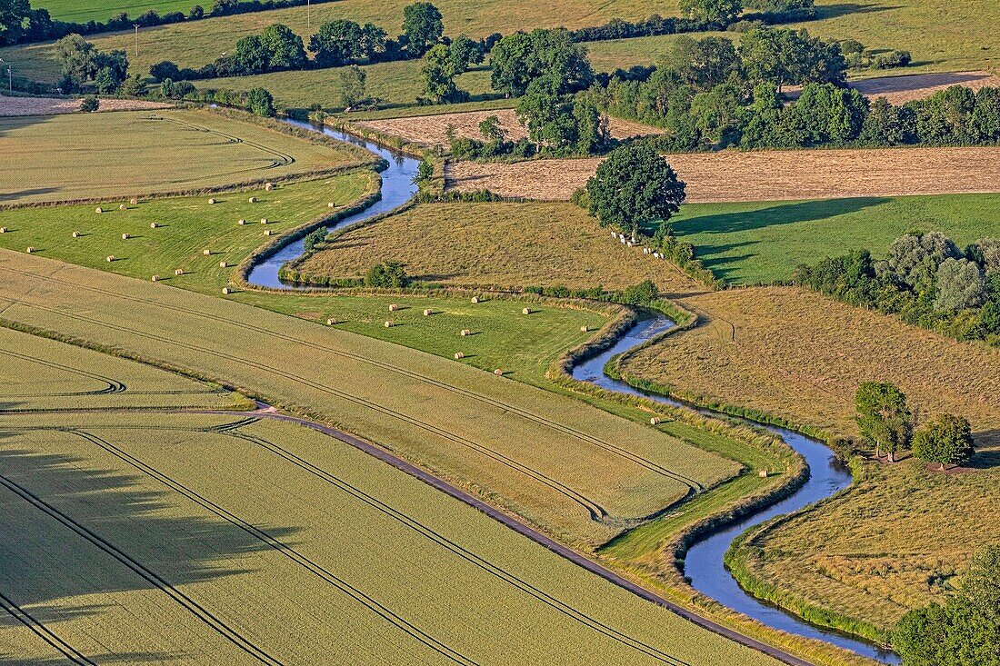 Crops and prairie the risle valley, la vieille-lyre, eure, normandy, france