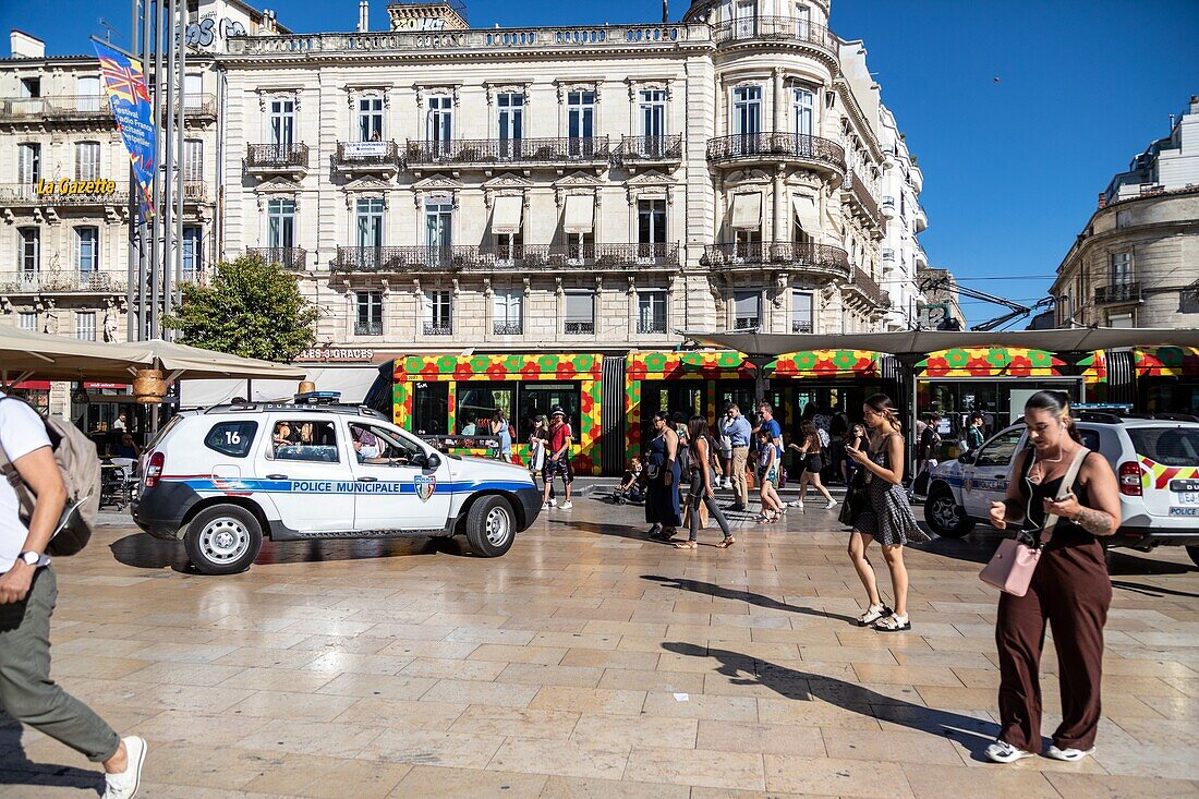 Intervention der Stadtpolizei, place de la comedie, montpellier, herault, occitanie, frankreich
