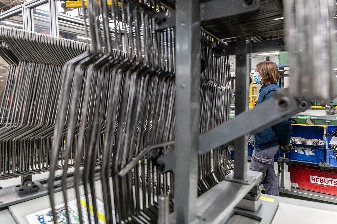 Herstellung von Teilen für die Automobilindustrie, auf die Herstellung von Artikeln aus Metalldraht spezialisiertes Unternehmen caliste-marquis, ambenay, eure, normandie, frankreich