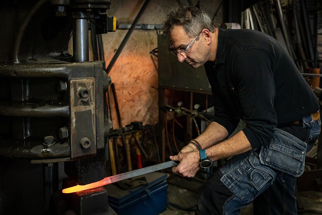 Nicolas martin, skilled metalworker, beaumais forge, gouville, mesnil-sur-iton, eure, normandy, france