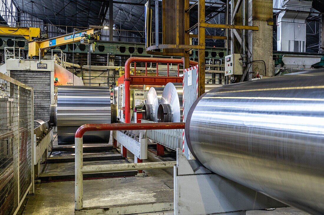 Aluminiumspulen vor den Walzwerken, eurofoil-Fabrik, auf Aluminiummetallurgie spezialisiertes Unternehmen, Rugles, Eure, Normandie, Frankreich