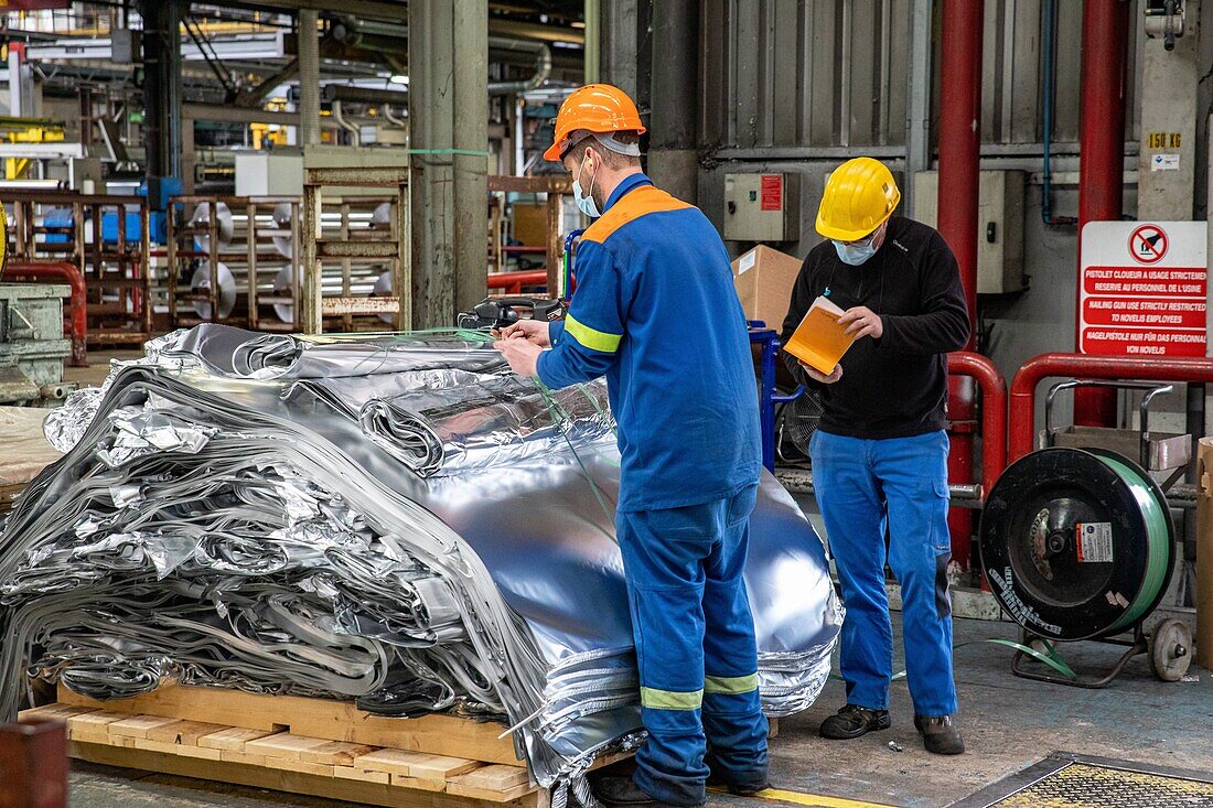 Spulenabfälle für das Recycling und die Umgießung, eurofoil factory, auf Aluminiummetallurgie spezialisiertes Unternehmen, Rugles, Eure, Normandie, Frankreich