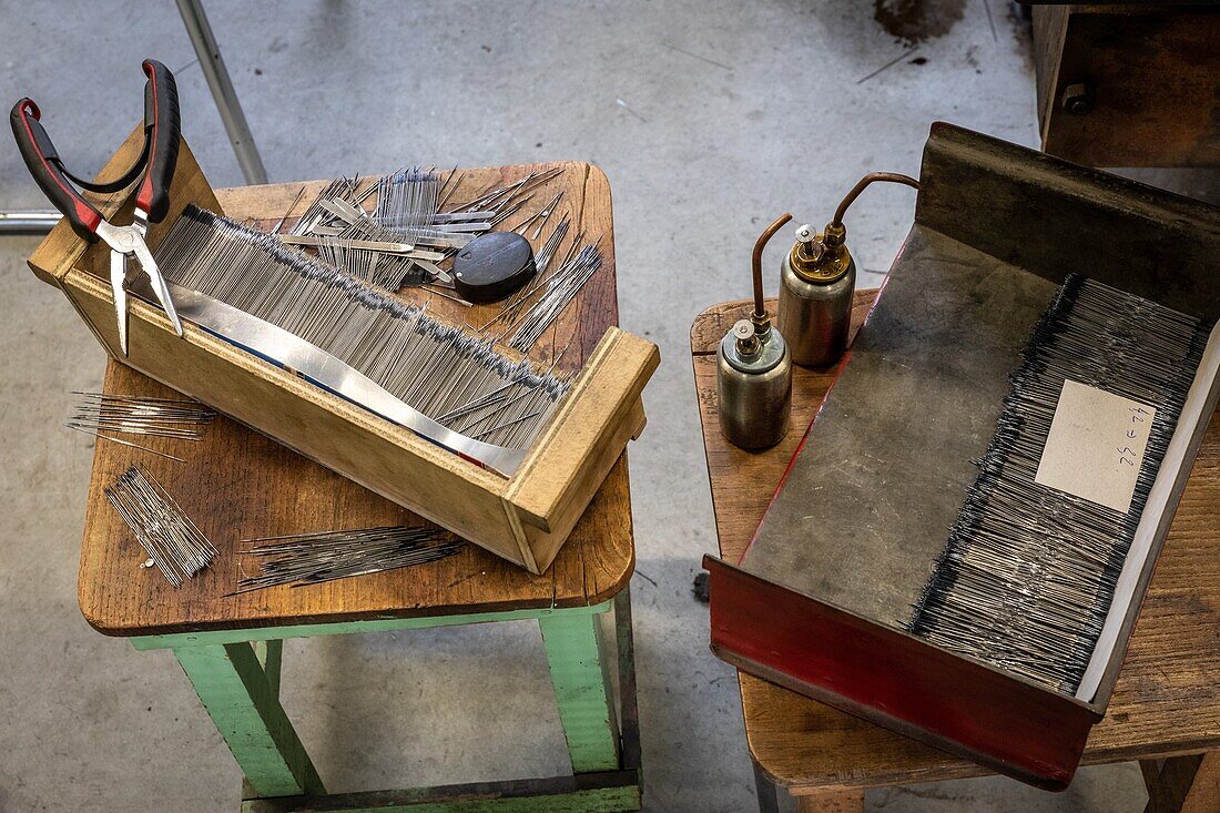 Needles in the polishing workshop, factory of the manufacture bohin, living conservatory of the needle and pin, saint-sulpice-sur-risle, orne (61), france