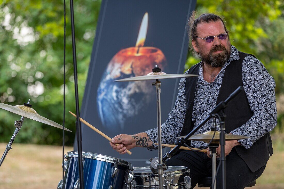 Sous les platanes concert with the band les megots and a terre fragile exhibition, l'aigle, orne, normandy, france