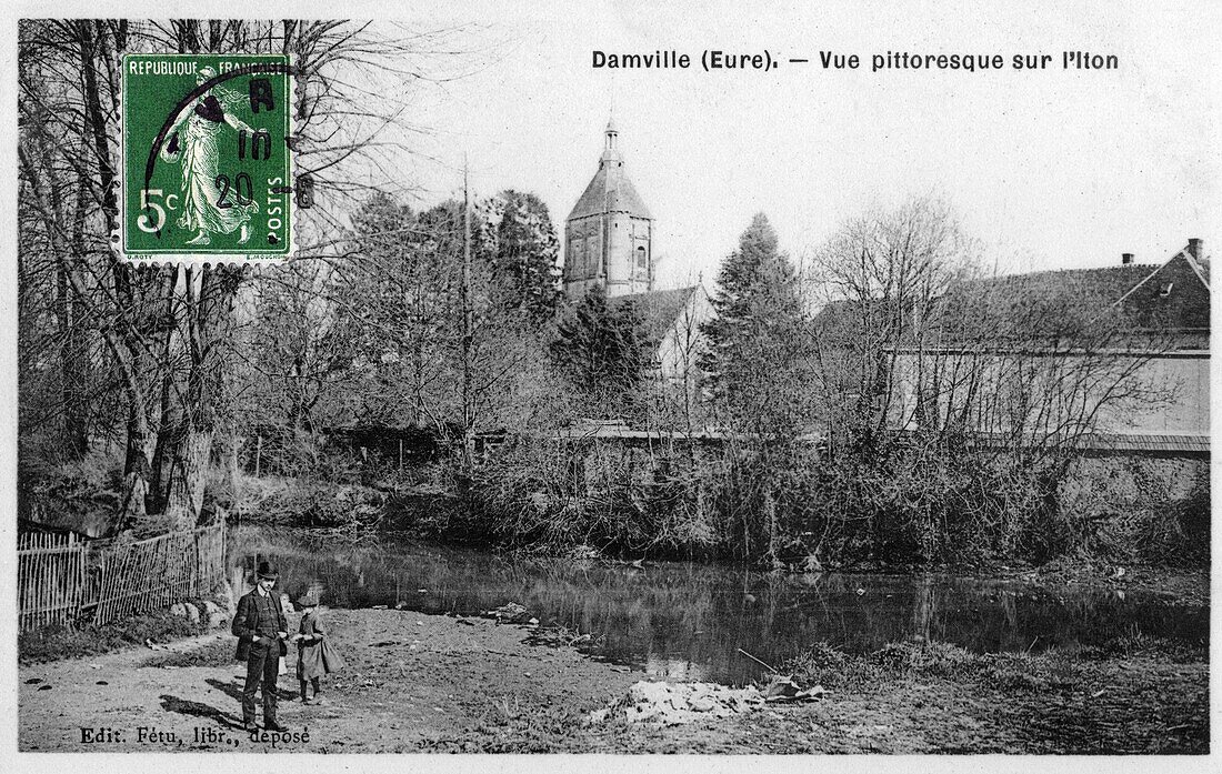 Alte Postkarte eines Mannes mit seinem Sohn am Ufer des Flusses, damville, mesnil-sur-iton, vallee de l'iton, eure, normandie, frankreich