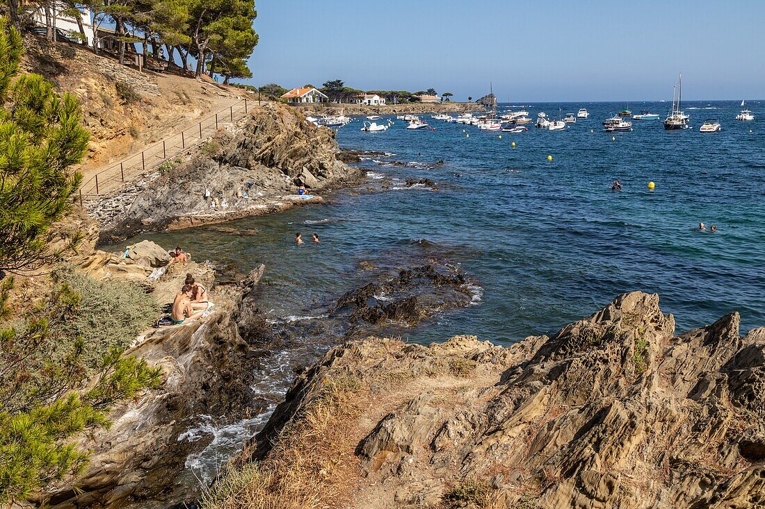 Kleine geschützte Buchten, Ortschaft, in der Salvador Dalí lebte, Cadaques, Costa Brava, Katalonien, Spanien