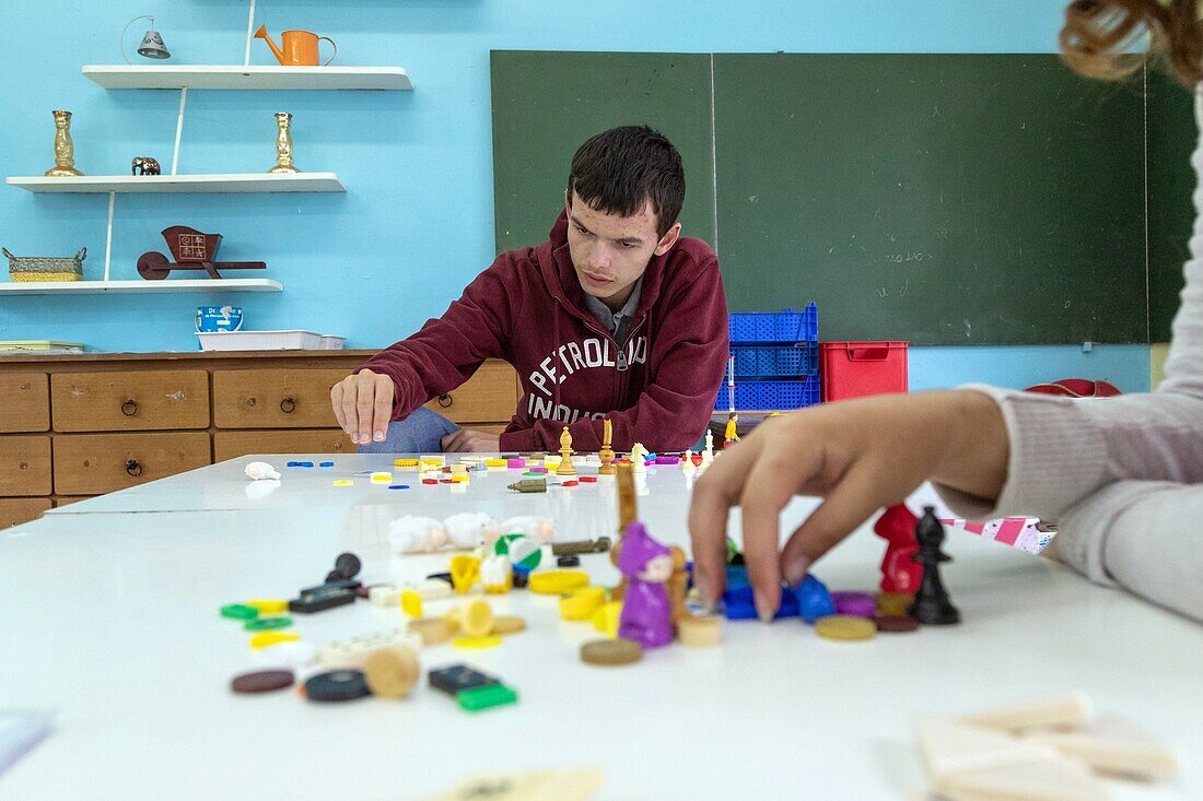 Lernen durch arbeiten, sortieren und lagern, ime la riviere für kinder, jugendliche und junge erwachsene, nassandres-sur-risle, eure, eure, normandie, frankreich