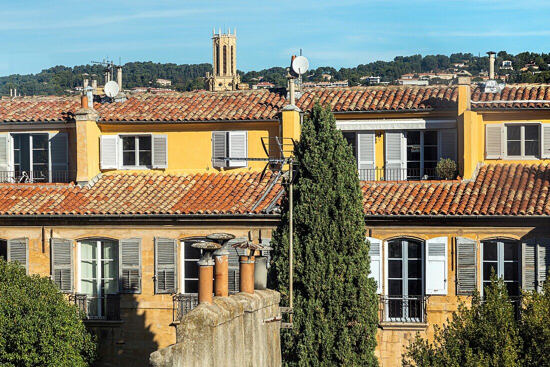 Rückfassaden der Häuser am Cours Mirabeau, Aix-en-Provence, Bouches-du-Rhone, Frankreich