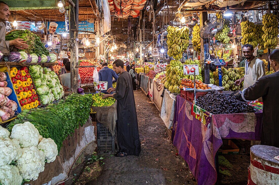 Obst- und Gemüsestand, el dahar Markt, beliebtes Viertel in der Altstadt, hurghada, ägypten, afrika