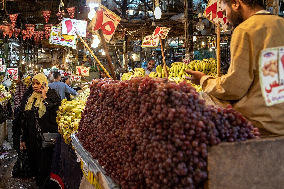 Fruit and vegetable stand, el dahar market, popular quarter in the old city, hurghada, egypt, africa