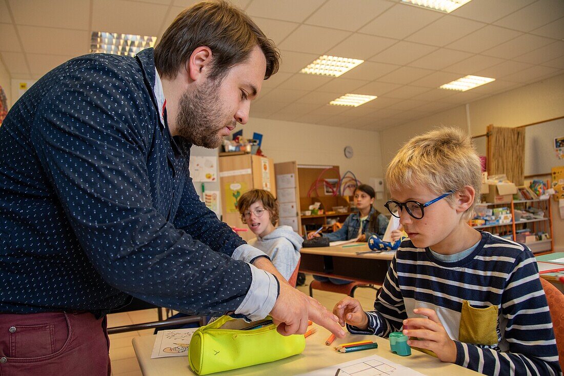 Integration of children with difficulties, slight mental disabilities, localized school inclusion unit, adapei27, primary school of louviers, eure, normandy, france