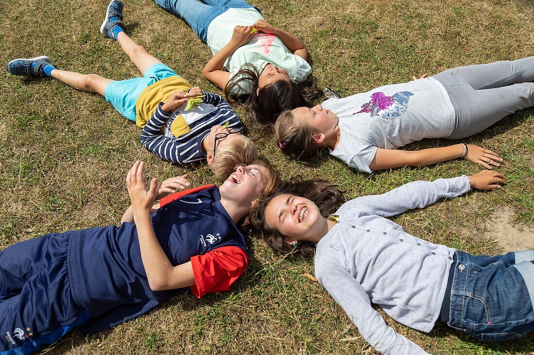 In the playground, integration of children with difficulties, slight mental disabilities, localized school inclusion unit, adapei27, primary school of louviers, eure, normandy, france