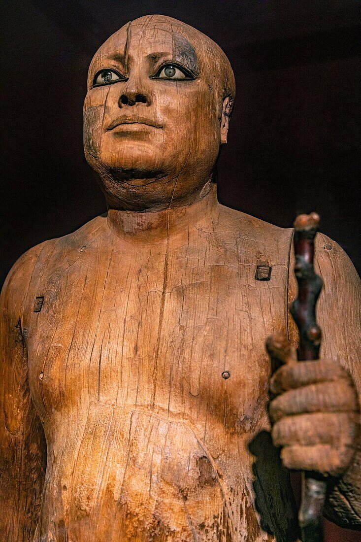 Holzstatue von ka-aper oder Scheich el-beled aus dem Alten Reich, gefunden in Saqqara, Ägyptisches Museum von Kairo, das dem ägyptischen Altertum gewidmet ist, Kairo, Ägypten, Afrika