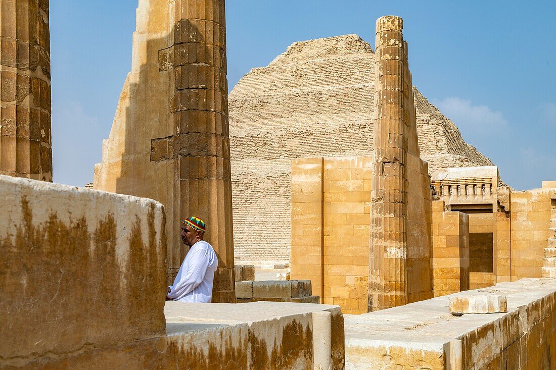 Ruins of the temple and the step pyramid of djoser, the oldest edifice in stone and first pyramid in history, saqqara necropolis from the old kingdom, region of memphis, former capital of ancient egypt, cairo, egypt, africa