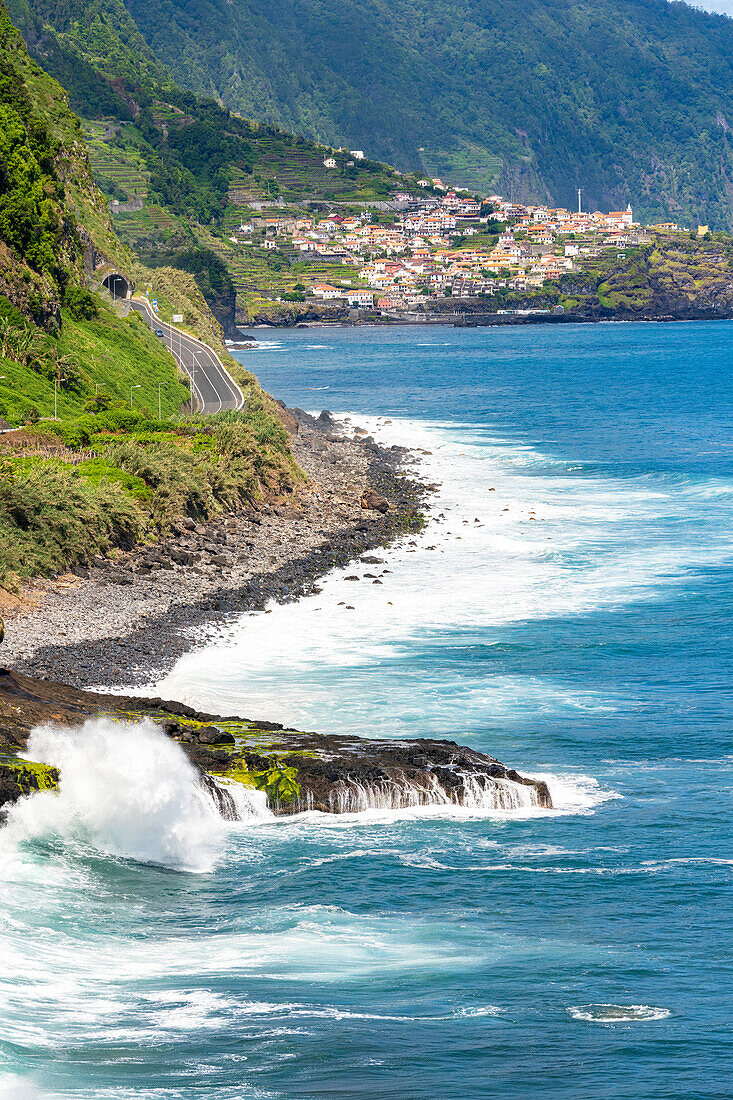 Küstenstraße nach Seixal, Gemeinde Porto Moniz, Insel Madeira, Portugal