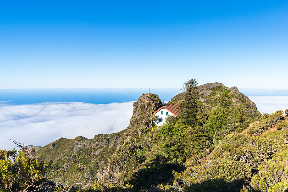 Berghütte Casa De Abrigo auf dem Gipfel des Pico Ruivo, Insel Madeira, Portugal