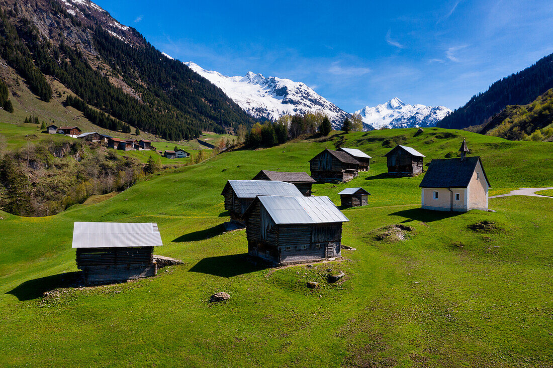 Alpendorf in Medel, Kanton Graubünden, Schweiz, Westeuropa