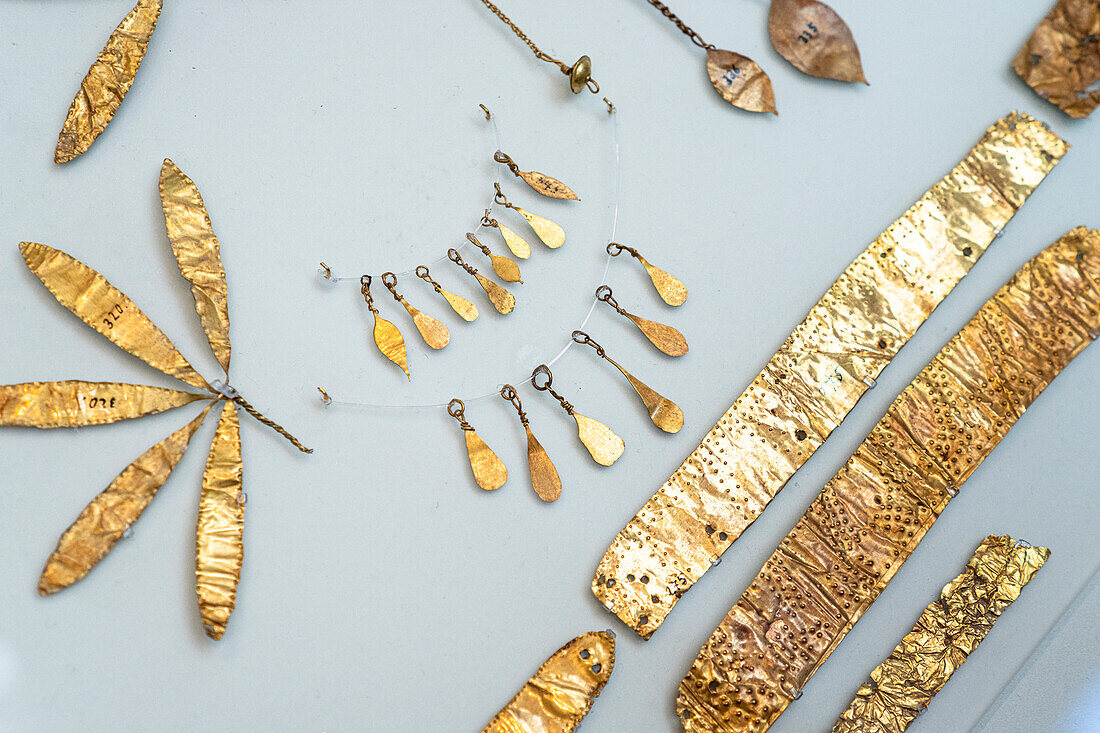 Goldsammlung von minoischem Schmuck, Archäologisches Museum Heraklion, Insel Kreta, Griechenland