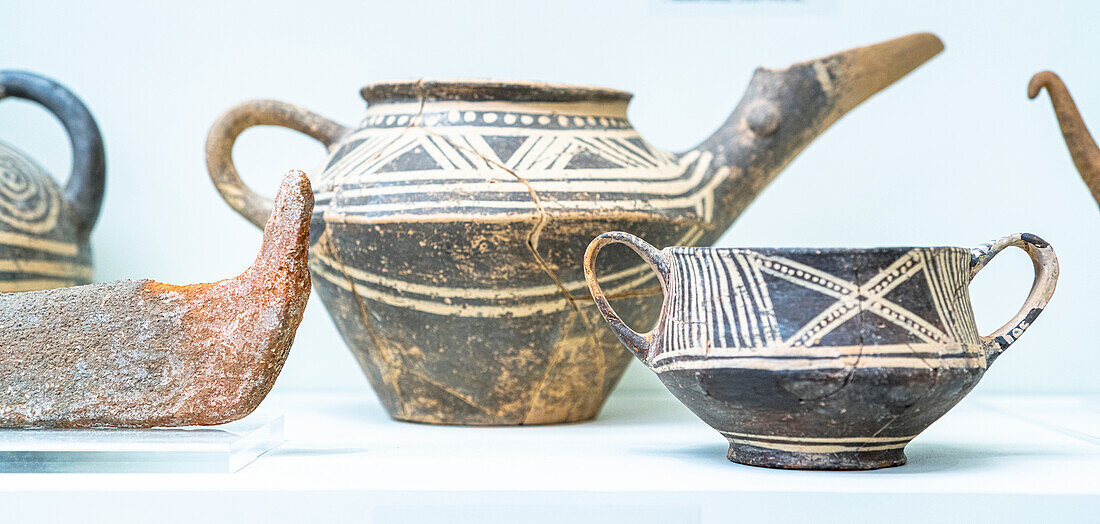 Verzierte Vasen und Gefäße, Archäologisches Museum Heraklion, Insel Kreta, Griechenland