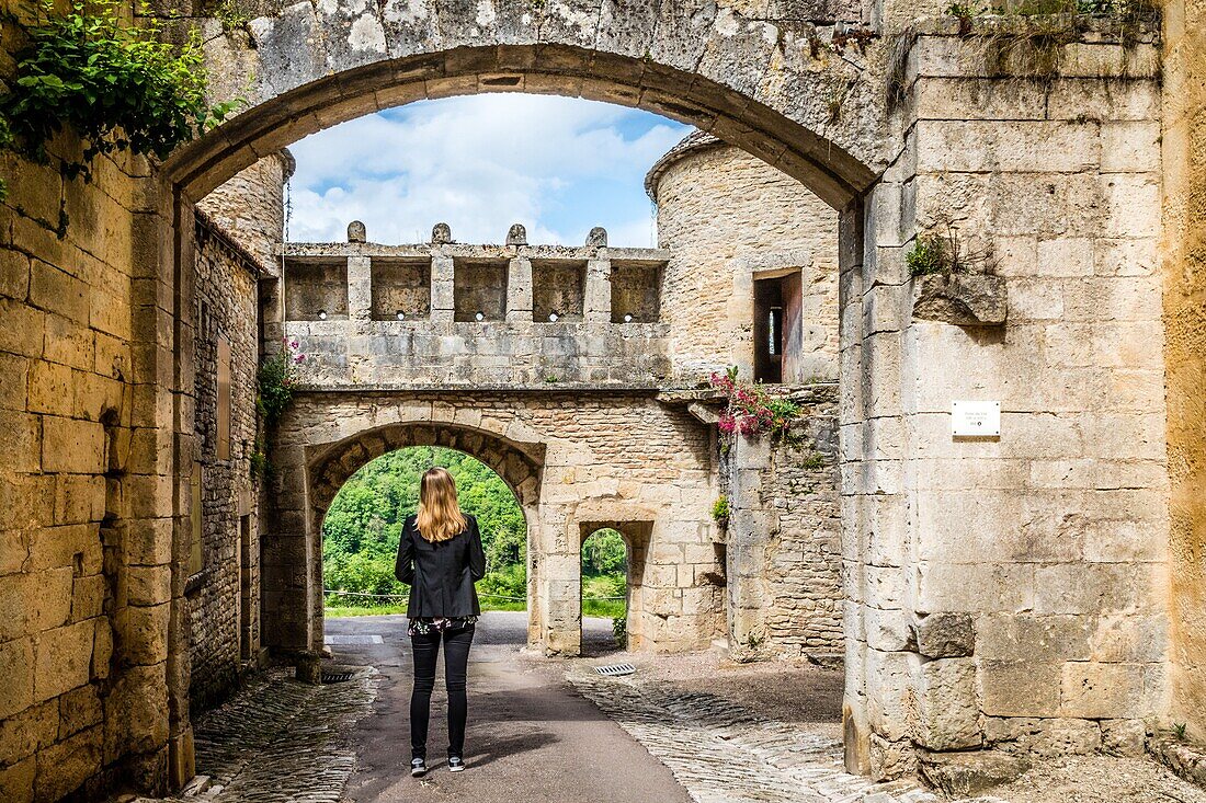 Porte du val gate, flavigny sur ozerain, (21) cote-d'or, burgundy, france