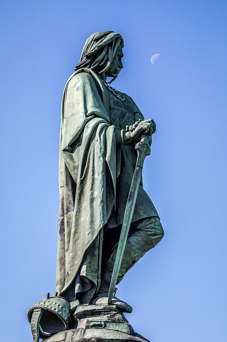 Copper statue of vercingetorix, alise sainte reine, alesia, (21) cote-d'or, bourgogne, france