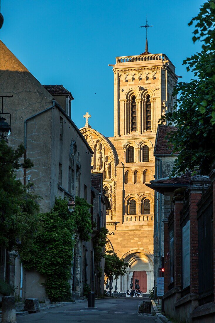 Saint mary magdalene basilica, vezelay, (89) yonne, bourgundy, france