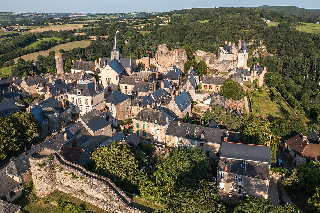 Drohnenansicht, sainte suzanne, (53) mayenne, la loire-landschaften