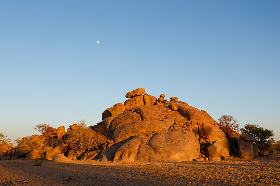 Damaraland-Felsen bei Sonnenaufgang, Namibia, Südliches Afrika