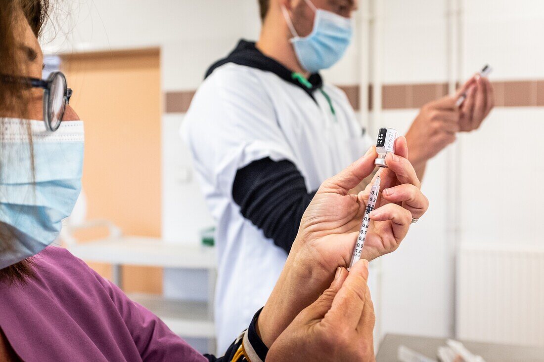 Preparing the doses of the moderna covid 19 vaccine, covid 19 vaccination center, gymnasium, les sables d'olonne, vendee, pays de loire, france, europe