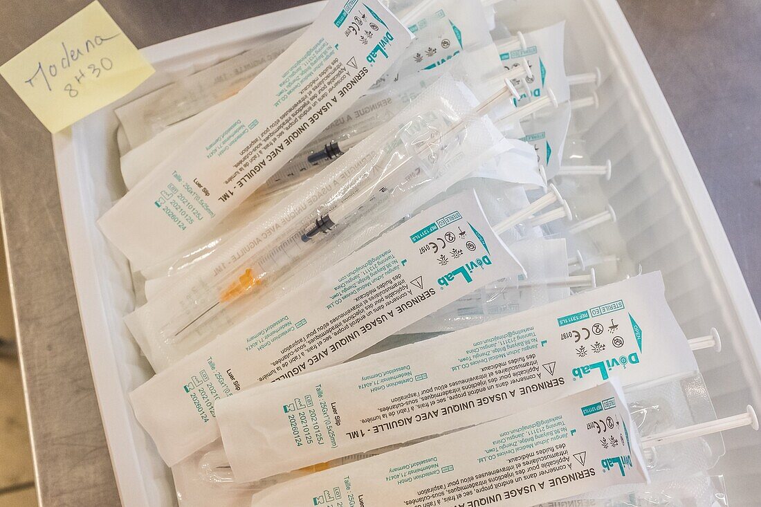 Preparing the doses of the moderna covid 19 vaccine, covid 19 vaccination center, gymnasium, les sables d'olonne, vendee, pays de loire, france, europe