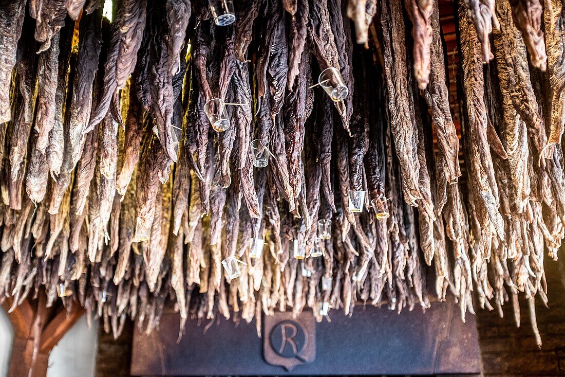 Reifung von Andouille im Schornstein, Haus der Andouille, maison rivalan quidu, guemene sur scorff, morbihan, bretagne