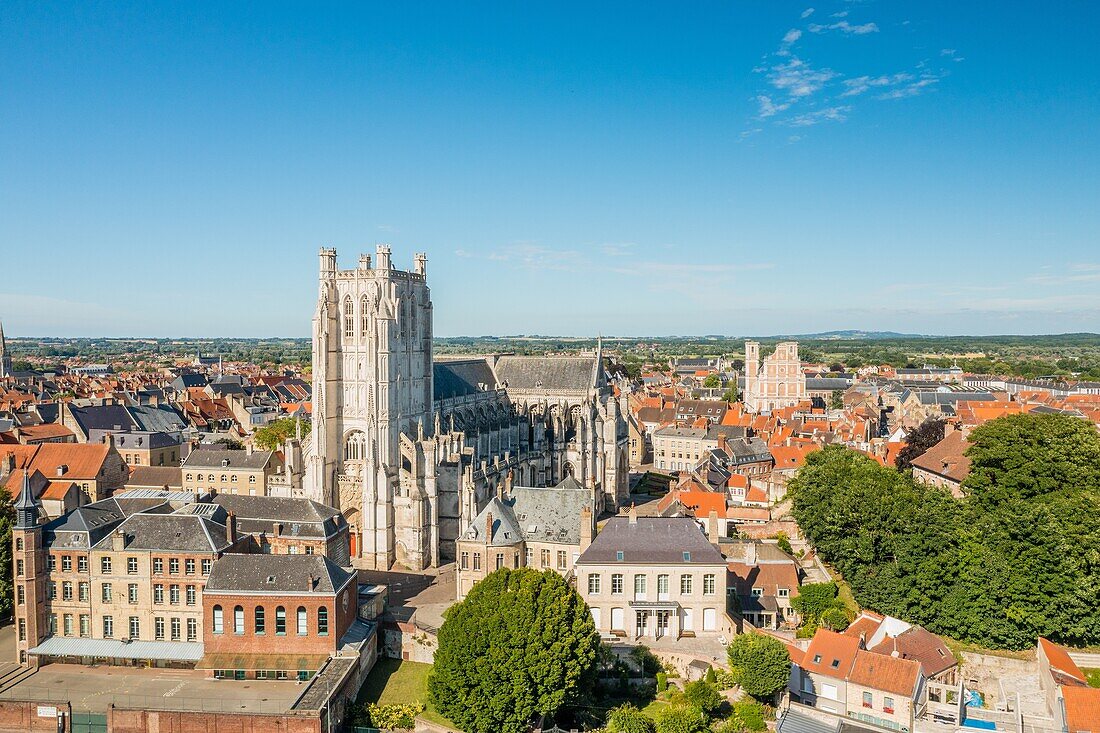 Drohnenansicht, Kathedrale Notre Dame de Saint Omer, Saint Omer, (62) Pas-de-Calais, Frankreich