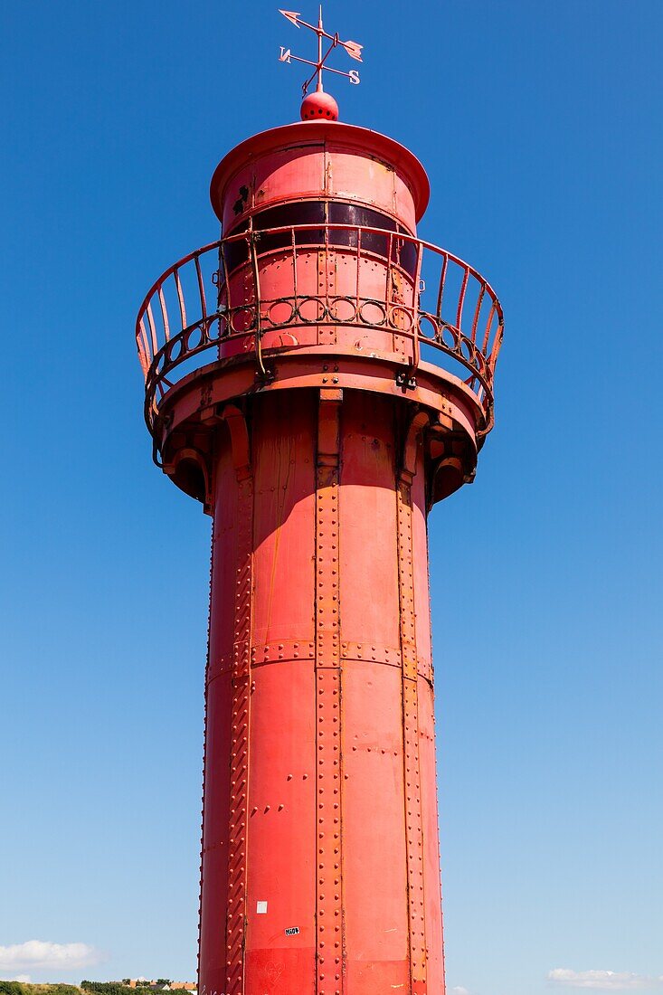 Red lighthouse, north east jetty, boulogne sur mer, (62) pas-de-calais, france