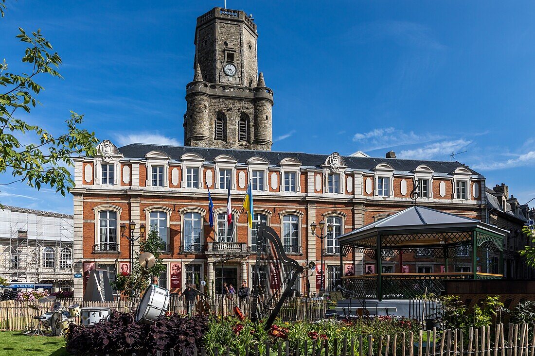 Rathaus und Glockenturm, boulogne sur mer, (62) pas-de-calais, frankreich