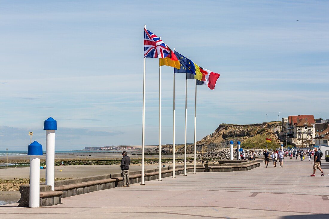 Promenade on the dyke, wimereux, (62) pas-de-calais, france